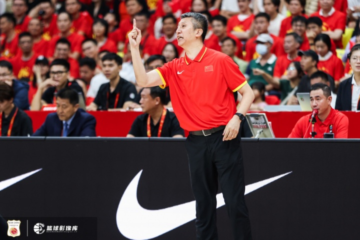 媒体人：中国男篮一年内面对日韩各输了两场 不只主教练要背锅